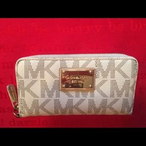Michael Kors zip wallet